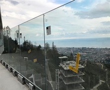 نرده شیشه ای بالکن کوچک