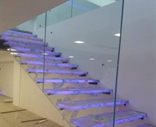 نرده شیشه ای فیکس پوینت بلند