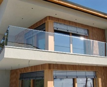 حفاظ شیشه ای تراس قهوه ای